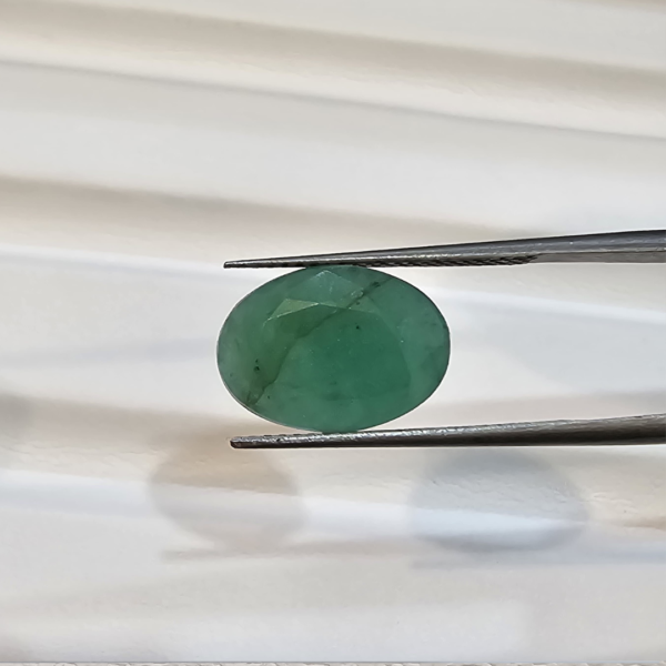 Emerald 3.70 carat (4.11 ratti)