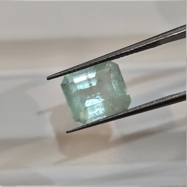 Columbian Emerald 3.85 carat (4.25 ratti)