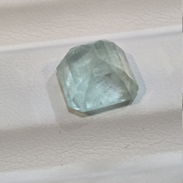 Columbian Emerald 4.40 carat 4.50 ratti