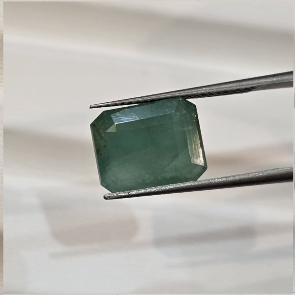 Emerald 5.60 carat 6.25 ratti