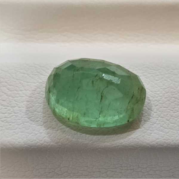 Columbian Emerald 4.75 carat 5.25 ratti