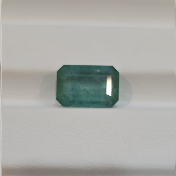 Emerald 4.60 carat 5.11 ratti