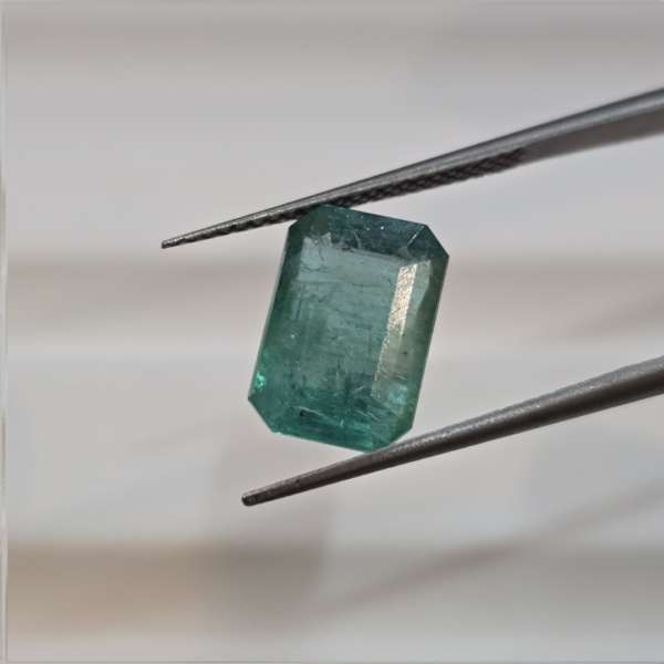 Emerald 4.10 carat 4.55 ratti