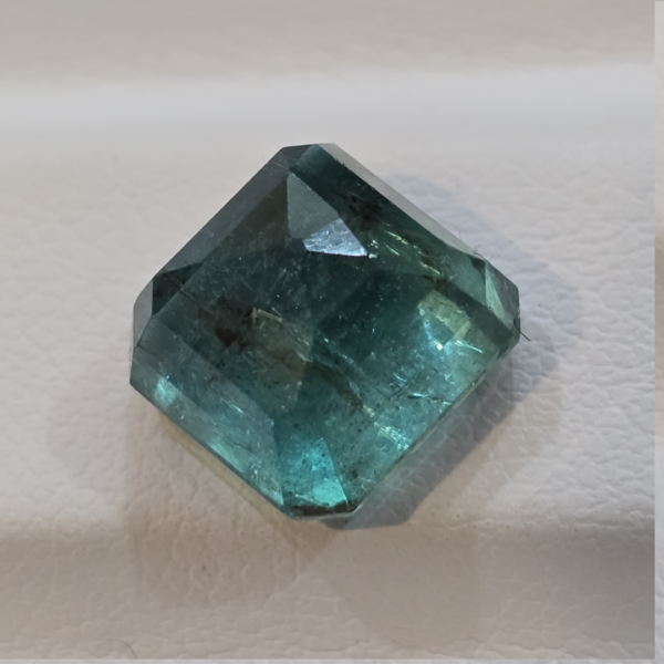 Emerald 5.10 carat 5.60 ratti