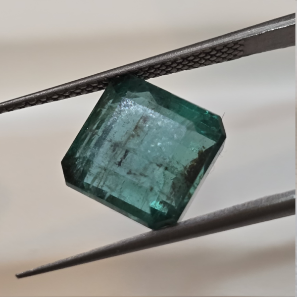 Emerald 5.10 carat 5.60 ratti
