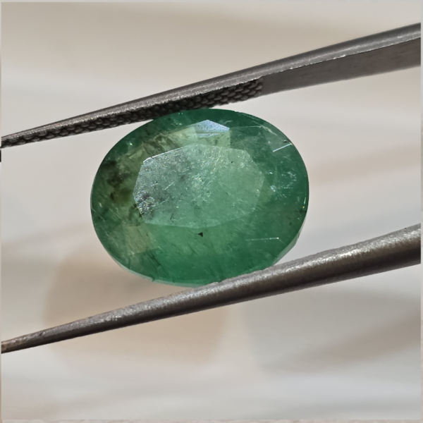 Emerald 5.45 carat 6.05 ratti