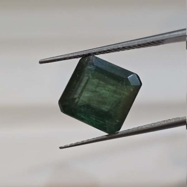 Emerald 5.10 carat 5.55 ratti