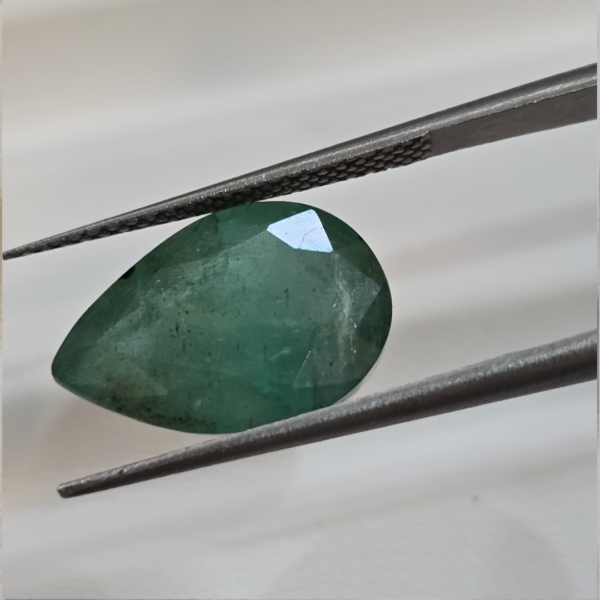 Emerald 5.05 carat 5.55 ratti