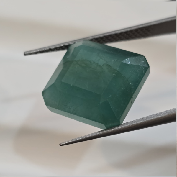 Emerald 8.60 carat 9.55 ratti