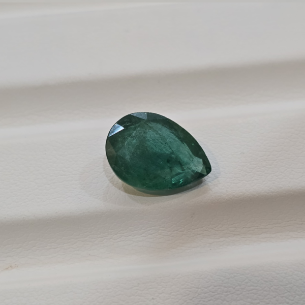 Emerald 4.55 carat 5.05 ratti