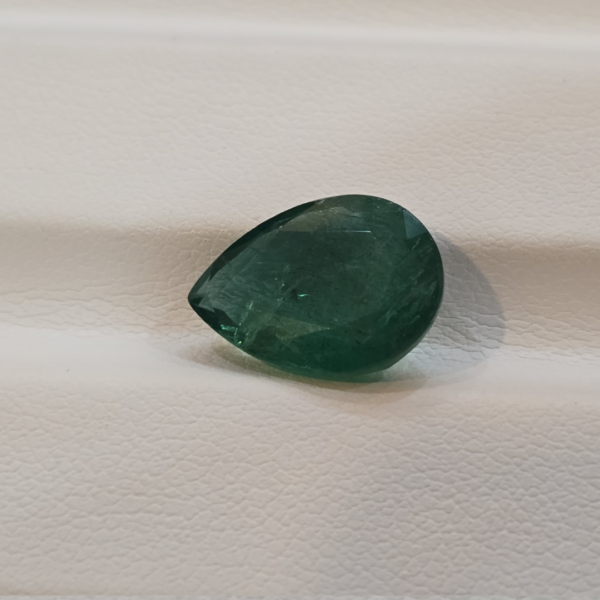 Emerald 4.55 carat 5.05 ratti