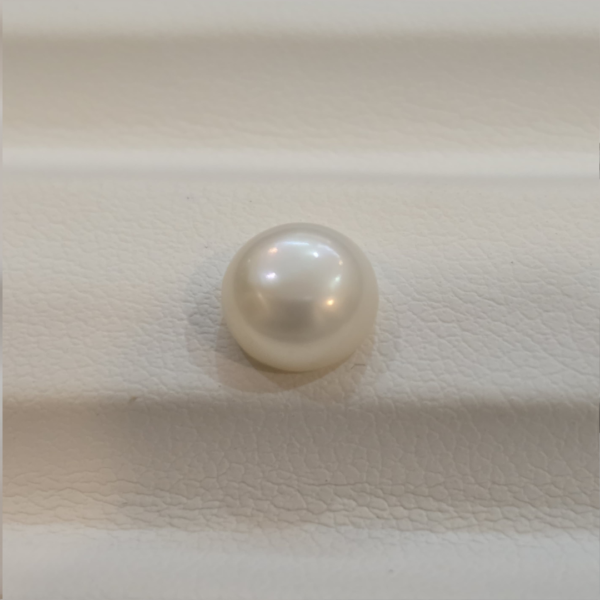 Pearl 1.80 carat 2.00 ratti