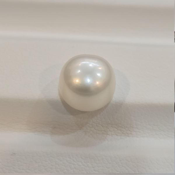 Pearl 5.20 carat 5.70 ratti