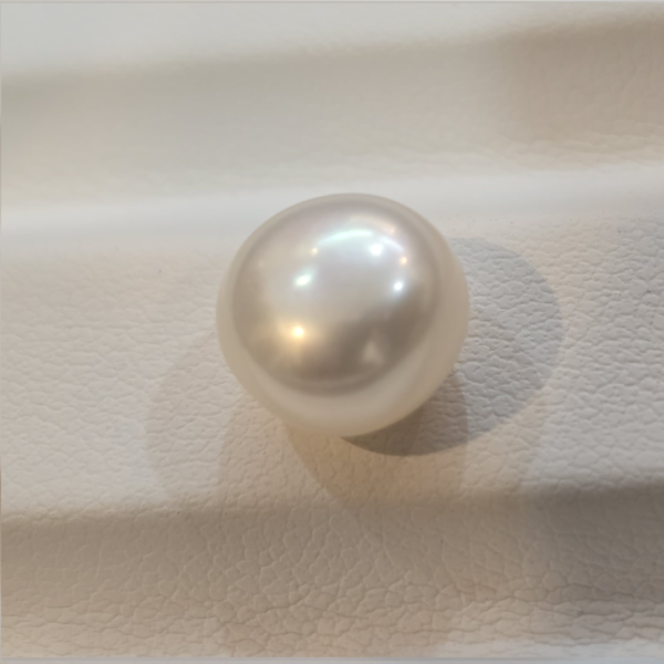 Pearl 5.15 carat 5.70 ratti