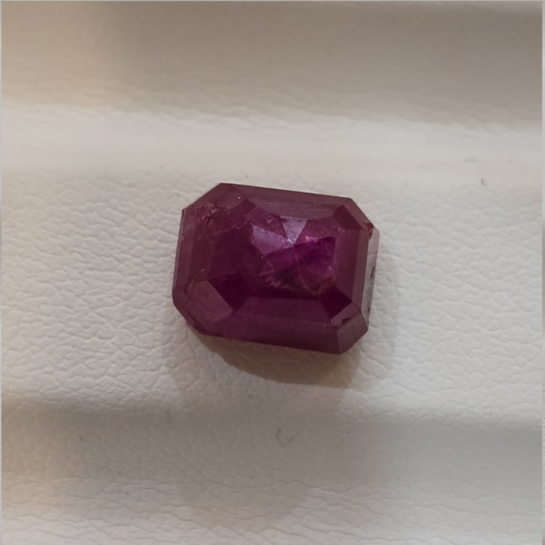 Ruby 5.55 carat 6.16 ratti